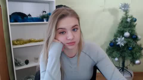 Snapshot of juliacrazy_ chatting on 4, 1, 2025 juliacrazy_ online show from 4, 1, 2025
