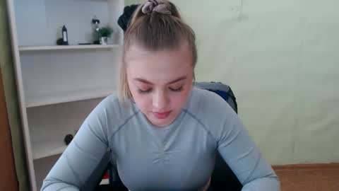 Snapshot of juliacrazy_ chatting on 6, 3, 2025 juliacrazy_ online show from 6, 3, 2025