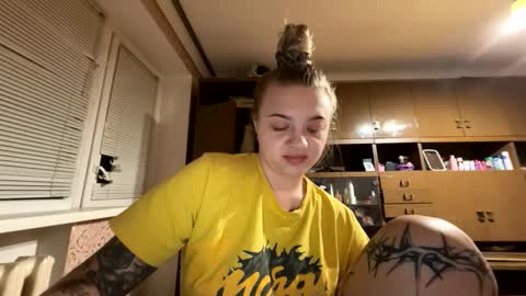 Snapshot of juliacrazy_ chatting on 4, 10, 2025 juliacrazy_ online show from 4, 10, 2025