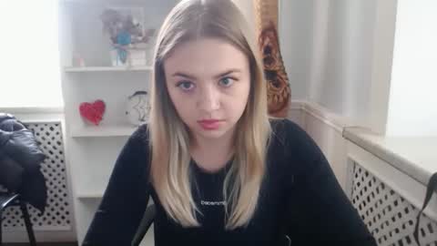 Snapshot of juliacrazy_ chatting on 12, 10, 2025 juliacrazy_ online show from 12, 10, 2025