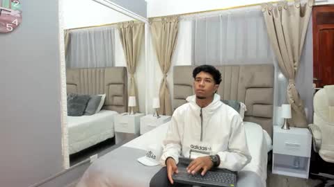 Snapshot of julian_billy chatting on 8, 1, 2025 julian billy online show from 8, 1, 2025