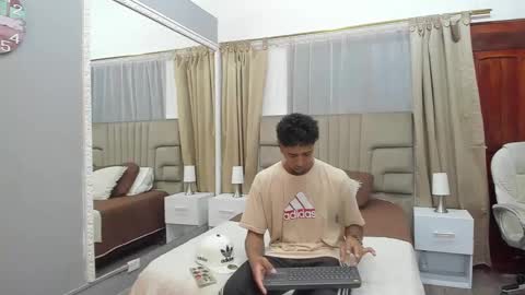 Snapshot of julian_billy chatting on 13, 2, 2025 julian billy online show from 13, 2, 2025