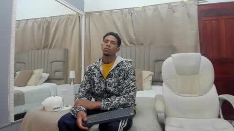 Snapshot of julian_billy chatting on 28, 2, 2025 julian billy online show from 28, 2, 2025