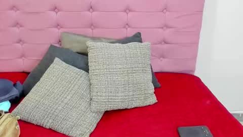 Snapshot of juliana_ls chatting on 4, 11, 2025 Juliana online show from 4, 11, 2025