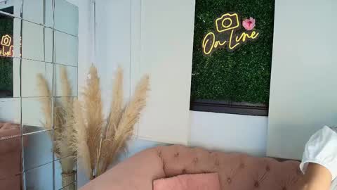 Juli  online show from 2, 11, 2025