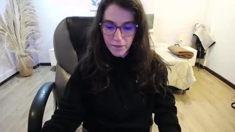 Snapshot of julianne__ chatting on 14, 12, 2025 Julianne online show from 14, 12, 2025