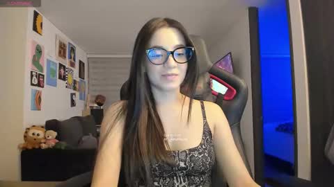 Snapshot of julidavila chatting on 14, 10, 2025 Jeimy Help me to reach 100 thumbs up online show from 14, 10, 2025