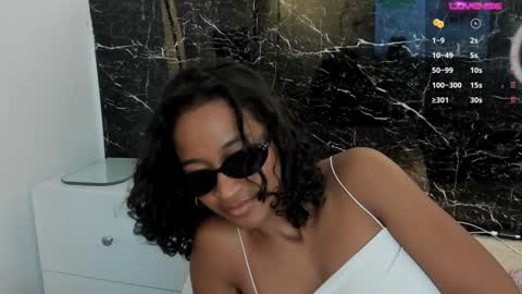 Juli online show from 1, 2, 2025