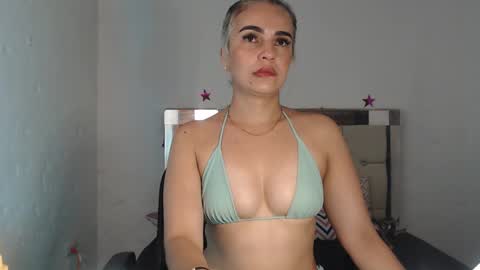 julieta__fox_ online show from 13, 1, 2025