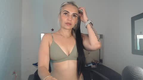 julieta__fox_ online show from 14, 1, 2025