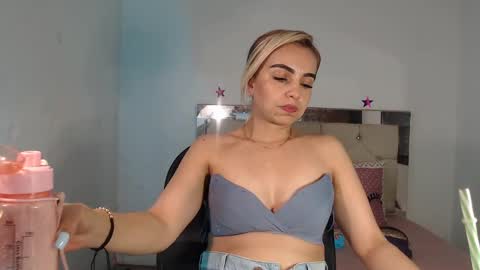 julieta__fox_ online show from 8, 3, 2025