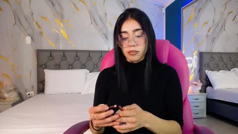 Snapshot of julieta_de_los_angeles chatting on 4, 2, 2025 Julieta online show from 4, 2, 2025