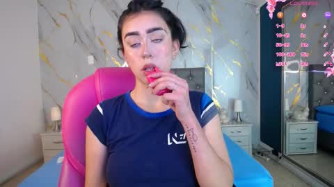Snapshot of julieta_de_los_angeles chatting on 18, 2, 2025 Julieta online show from 18, 2, 2025