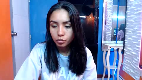 Snapshot of julieta_fn chatting on 8, 10, 2025 julieta_fn online show from 8, 10, 2025