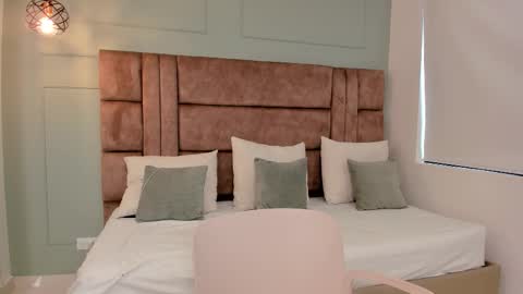 Snapshot of julieta_rose__ chatting on 25, 10, 2025 online show from 25, 10, 2025