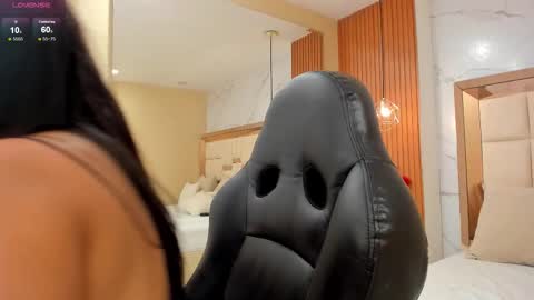 Snapshot of julieta_rose__ chatting on 8, 11, 2025 online show from 8, 11, 2025