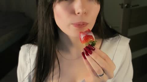 Julieta or Jully online show from 7, 12, 2024