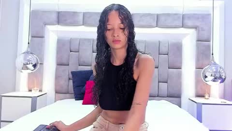 Hi guys It is a pleasure to have you here I am Julieta  online show from 15, 9, 2025