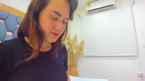 juliette_pretty_ online show from 4, 11, 2025