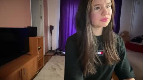 Snapshot of julietterosie chatting on 4, 3, 2026 Rose online show from 4, 3, 2026