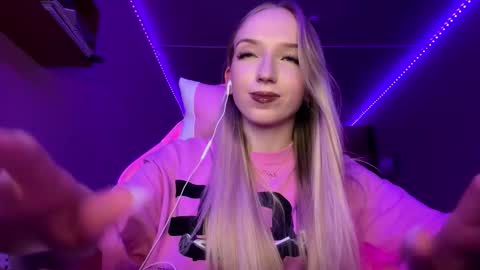 Snapshot of julissariecke chatting on 4, 10, 2025 Sofie online show from 4, 10, 2025