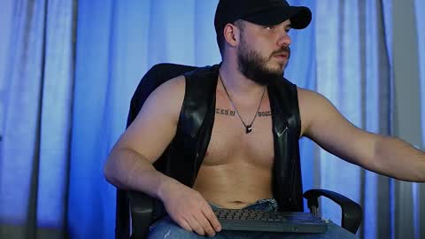 JULiUS   online show from 3, 1, 2025