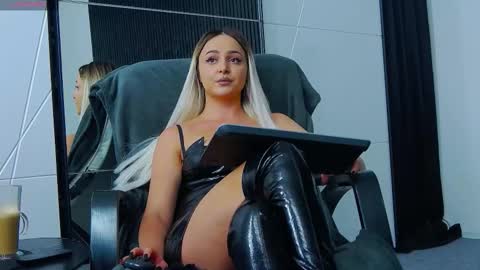 Snapshot of julliamilerrr chatting on 17, 10, 2025 Julia online show from 17, 10, 2025