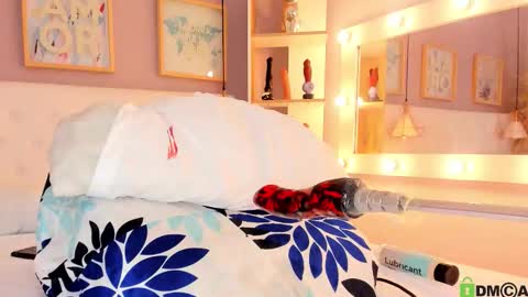  Juliana  online show from 16, 10, 2025