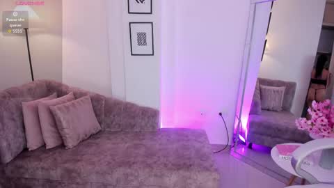 July Adams online show from 27, 11, 2025