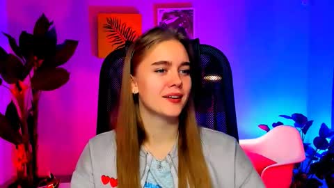 junewoods online show from 13, 11, 2025