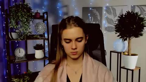 junewoods online show from 19, 12, 2025