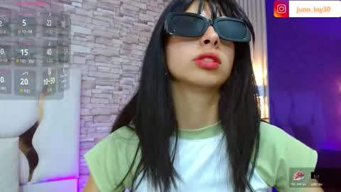Snapshot of juno_tay chatting on 31, 10, 2025 JUNO online show from 31, 10, 2025