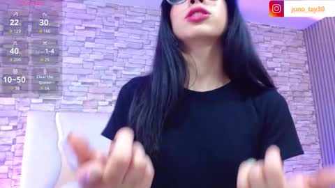 Snapshot of juno_tay chatting on 5, 11, 2025 JUNO online show from 5, 11, 2025