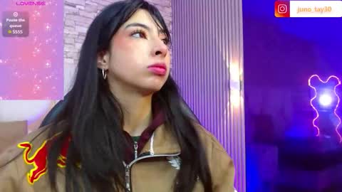 Snapshot of juno_tay chatting on 21, 11, 2025 JUNO online show from 21, 11, 2025