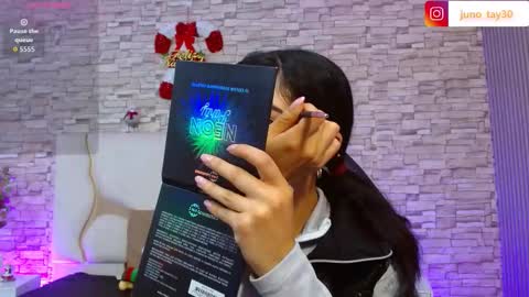 Snapshot of juno_tay chatting on 27, 11, 2025 JUNO online show from 27, 11, 2025