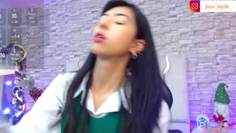 Snapshot of juno_tay chatting on 29, 11, 2025 JUNO online show from 29, 11, 2025