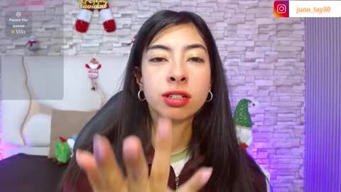 Snapshot of juno_tay chatting on 30, 11, 2025 JUNO online show from 30, 11, 2025