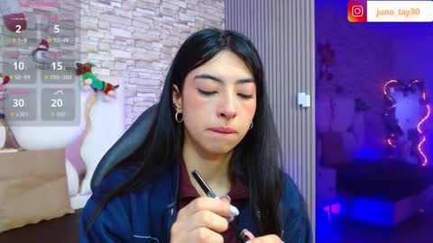 Snapshot of juno_tay chatting on 15, 12, 2025 JUNO online show from 15, 12, 2025