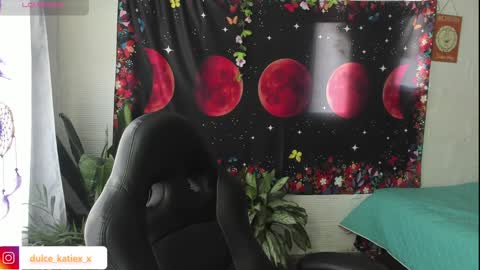 Snapshot of just_katiex chatting on 8, 1, 2025 Sofia online show from 8, 1, 2025