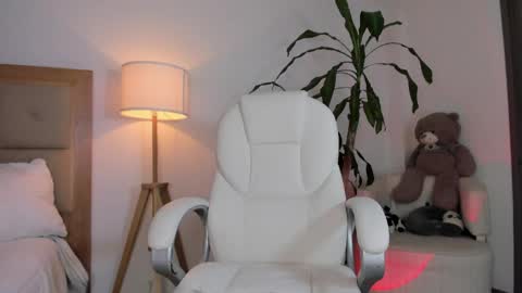 IG imbellamiaa online show from 5, 4, 2026