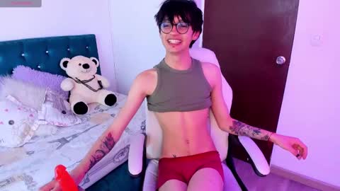 juuli_ross_ online show from 6, 3, 2025