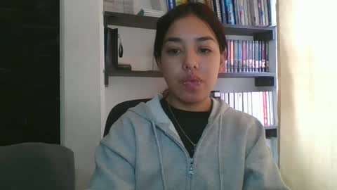 KAHELIINDEPENDENT MODEL online show from 15, 2, 2025