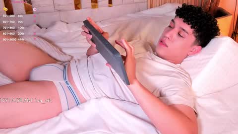 Snapshot of kai_zarek chatting on 3, 11, 2025 Kai online show from 3, 11, 2025