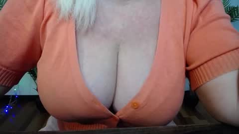 Snapshot of kamaliasim chatting on 2, 3, 2026 KamaliaSim online show from 2, 3, 2026