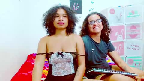 Dante and Carolina independient model online show from 4, 2, 2025