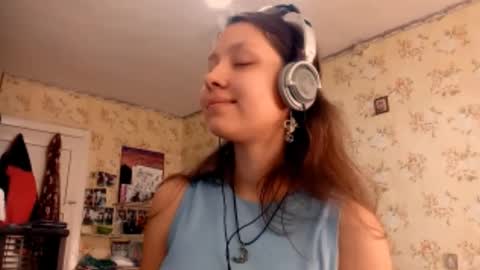 Mari  Simmons online show from 16, 9, 2025