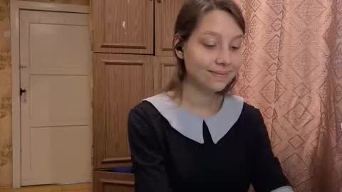 Mari  Simmons online show from 28, 10, 2025