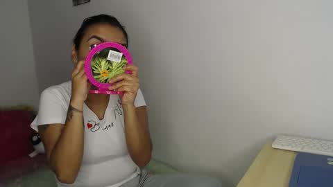 Snapshot of kammy_cami chatting on 22, 10, 2025 kammy y camila online show from 22, 10, 2025