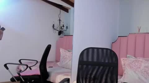 Snapshot of karen_simss chatting on 15, 10, 2025 Karen online show from 15, 10, 2025