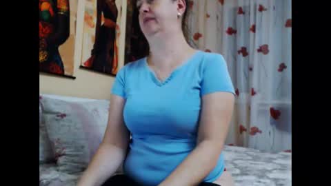 Snapshot of karenagirasoles chatting on 18, 10, 2025 karenagirasoles online show from 18, 10, 2025